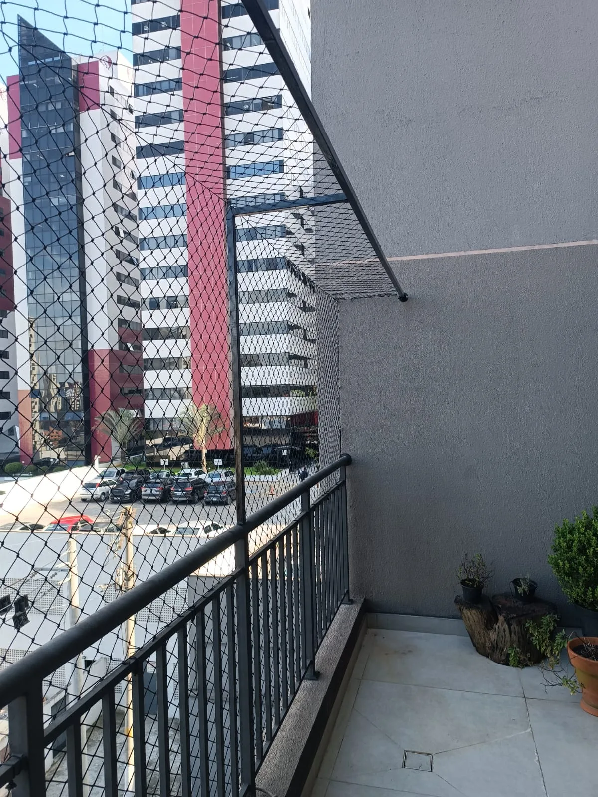 Rede de proteção em vão de sacada com vista livre